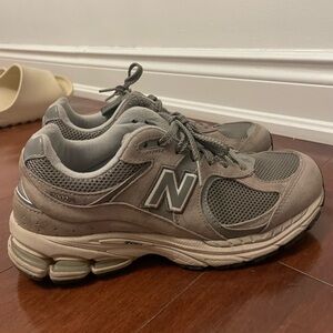 New balance 2002r